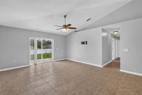 House in Eustis, Florida 4 bedrooms, 183.2 sq.m. № 2258461 - photo 10
