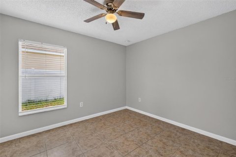 House in Eustis, Florida 4 bedrooms, 183.2 sq.m. № 2258461 - photo 17