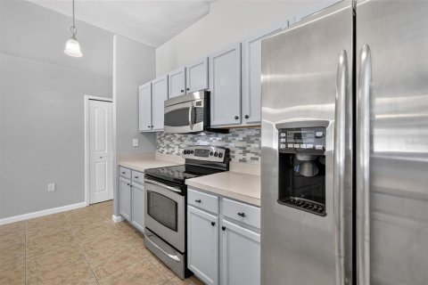 House in Eustis, Florida 4 bedrooms, 183.2 sq.m. № 2258461 - photo 5