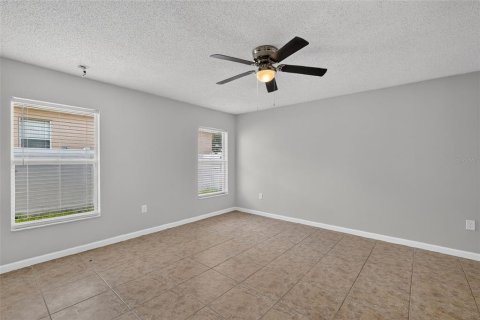 House in Eustis, Florida 4 bedrooms, 183.2 sq.m. № 2258461 - photo 13