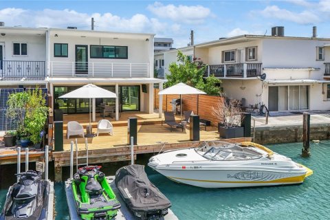 Casa en venta en Miami Beach, Florida, 3 dormitorios, 158.12 m2 № 1794451 - foto 9