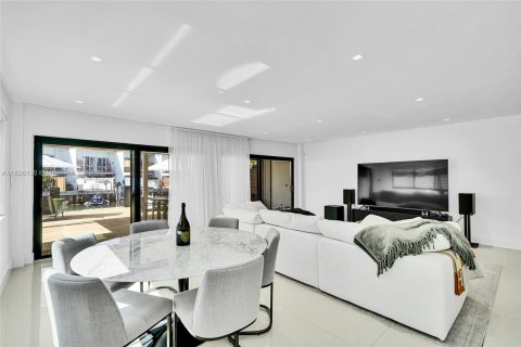 Casa en venta en Miami Beach, Florida, 3 dormitorios, 158.12 m2 № 1794451 - foto 22