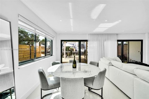 Casa en venta en Miami Beach, Florida, 3 dormitorios, 158.12 m2 № 1794451 - foto 21