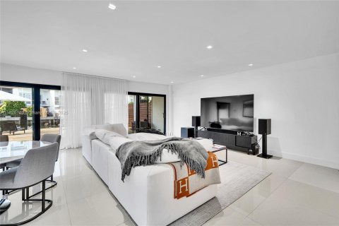 Casa en venta en Miami Beach, Florida, 3 dormitorios, 158.12 m2 № 1794451 - foto 15