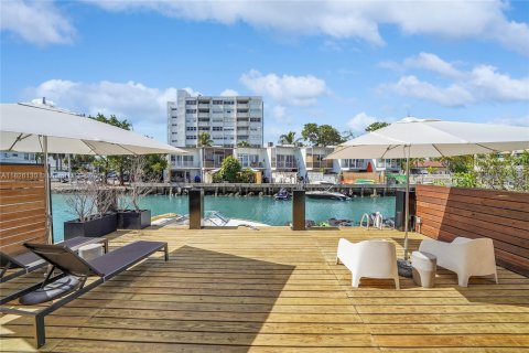Casa en venta en Miami Beach, Florida, 3 dormitorios, 158.12 m2 № 1794451 - foto 7