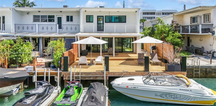 Casa en Miami Beach, Florida 3 dormitorios, 158.12 m2 № 1794451