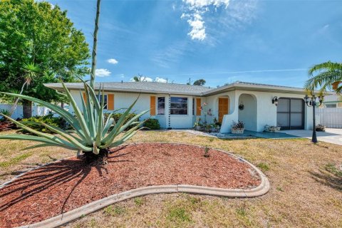 House in Englewood, Florida 2 bedrooms, 181.81 sq.m. № 1618670 - photo 4