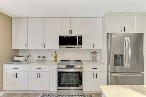 House in Englewood, Florida 2 bedrooms, 181.81 sq.m. № 1618670 - photo 14