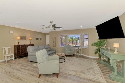 House in Englewood, Florida 2 bedrooms, 181.81 sq.m. № 1618670 - photo 7