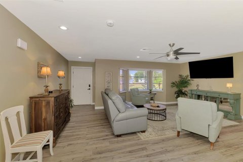 House in Englewood, Florida 2 bedrooms, 181.81 sq.m. № 1618670 - photo 9