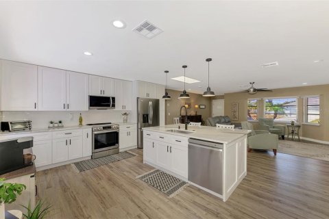 House in Englewood, Florida 2 bedrooms, 181.81 sq.m. № 1618670 - photo 13