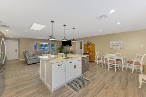 House in Englewood, Florida 2 bedrooms, 181.81 sq.m. № 1618670 - photo 20