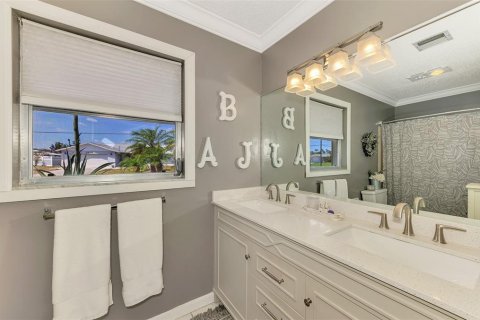 House in Englewood, Florida 2 bedrooms, 181.81 sq.m. № 1618670 - photo 28