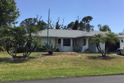 House in Englewood, Florida 2 bedrooms, 181.81 sq.m. № 1618670 - photo 1