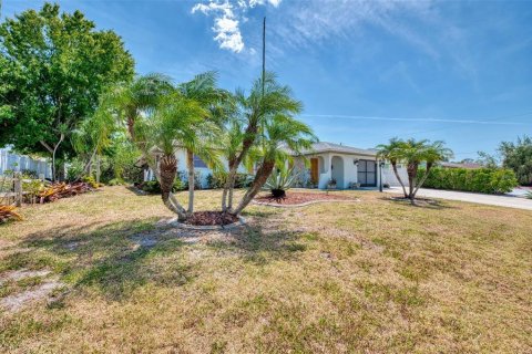 House in Englewood, Florida 2 bedrooms, 181.81 sq.m. № 1618670 - photo 3