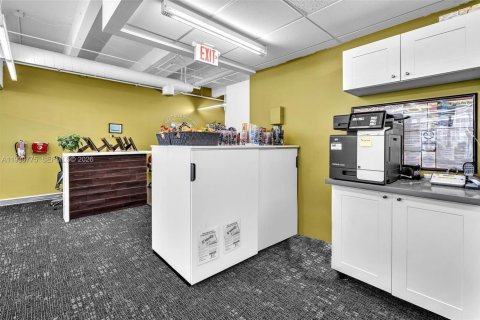 Купить коммерческую недвижимость в Майами-Бич, Флорида № 1997061 - фото 20