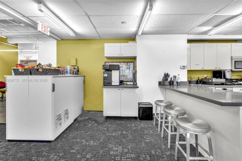 Купить коммерческую недвижимость в Майами-Бич, Флорида № 1997061 - фото 26