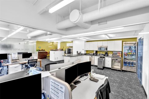 Купить коммерческую недвижимость в Майами-Бич, Флорида № 1997061 - фото 29