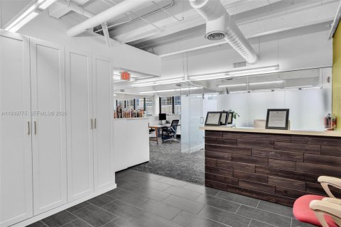 Купить коммерческую недвижимость в Майами-Бич, Флорида № 1997061 - фото 19