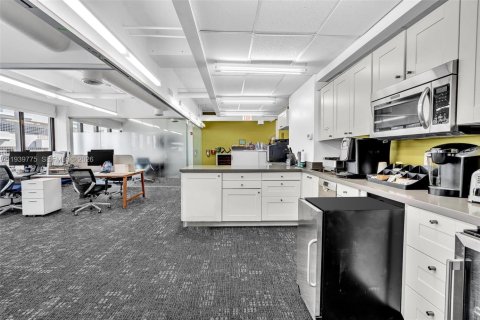 Купить коммерческую недвижимость в Майами-Бич, Флорида № 1997061 - фото 28