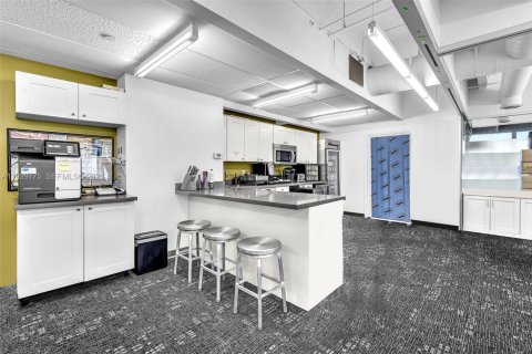 Купить коммерческую недвижимость в Майами-Бич, Флорида № 1997061 - фото 30