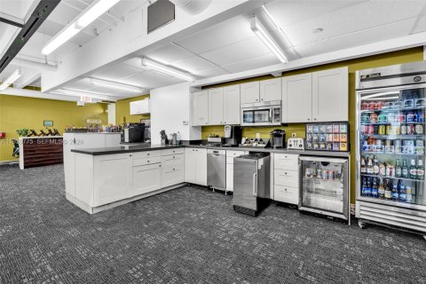 Купить коммерческую недвижимость в Майами-Бич, Флорида № 1997061 - фото 23