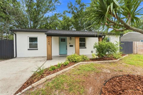 House in Saint Petersburg, Florida 3 bedrooms, 91.42 sq.m. № 2315223