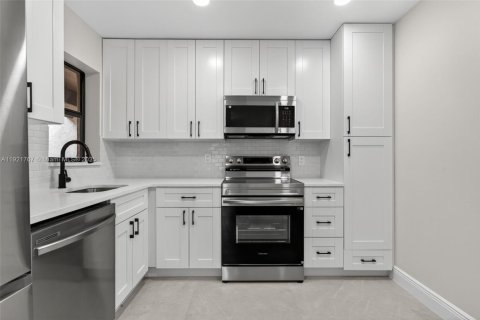 Кондоминиум с 3 спальнями в Коконат Крик, Флорида № 1975782