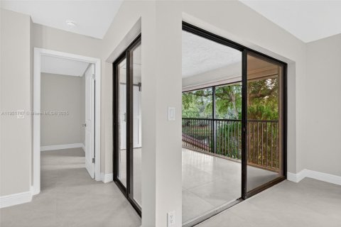 Купить кондоминиум в Коконат Крик, Флорида 3 спальни, 103.59м2, № 1975782 - фото 11