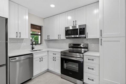 Купить кондоминиум в Коконат Крик, Флорида 3 спальни, 103.59м2, № 1975782 - фото 2