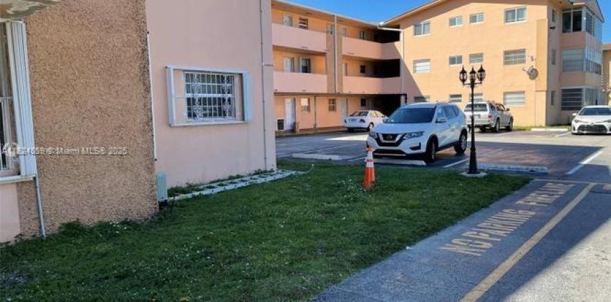 Appartement à Hialeah Gardens, Floride 2 chambres, 78.32 m2 № 1790731