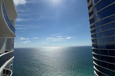Снять в аренду кондоминиум в Санни-Айлс-Бич, Флорида 2 спальни, 193.61м2, № 2034291 - фото 2