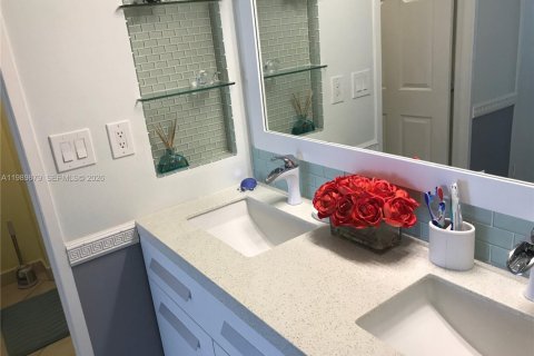 Copropriété à vendre à Sunny Isles Beach, Floride: 2 chambres, 93.65 m2 № 2051949 - photo 12