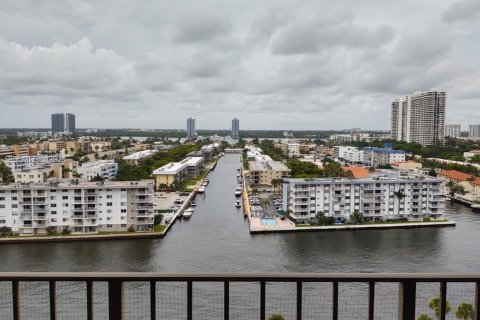 Copropriété à vendre à Sunny Isles Beach, Floride: 2 chambres, 93.65 m2 № 2051949 - photo 1