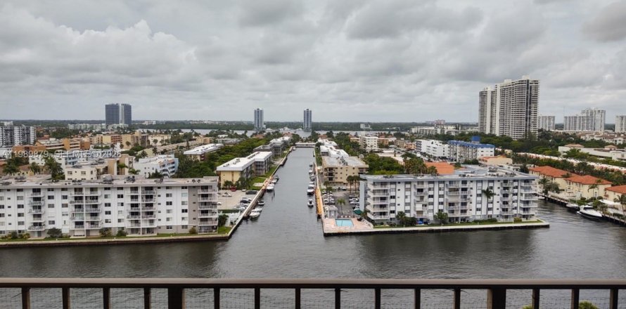 Condo à Sunny Isles Beach, Floride, 2 chambres  № 2051949