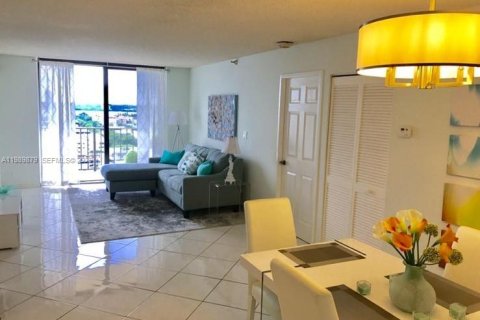 Copropriété à vendre à Sunny Isles Beach, Floride: 2 chambres, 93.65 m2 № 2051949 - photo 4