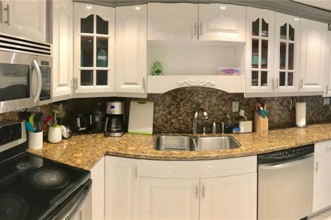 Copropriété à vendre à Sunny Isles Beach, Floride: 2 chambres, 93.65 m2 № 2051949 - photo 8