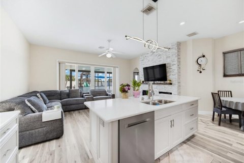 House in Davenport, Florida 5 bedrooms, 231.7 sq.m. № 2239212 - photo 9