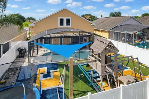 House in Davenport, Florida 5 bedrooms, 231.7 sq.m. № 2239212 - photo 2