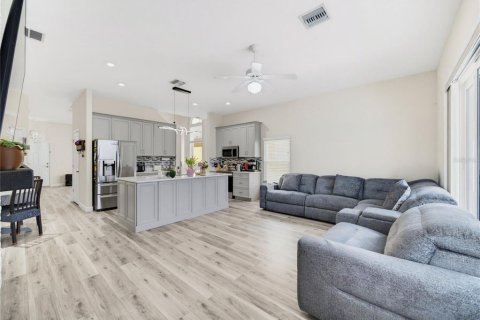 House in Davenport, Florida 5 bedrooms, 231.7 sq.m. № 2239212 - photo 15
