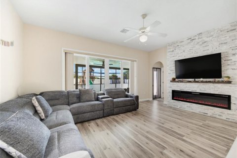 House in Davenport, Florida 5 bedrooms, 231.7 sq.m. № 2239212 - photo 14