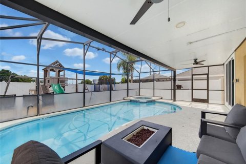 House in Davenport, Florida 5 bedrooms, 231.7 sq.m. № 2239212 - photo 4