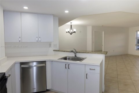 Copropriété à louer à Miami, Floride: 2 chambres, 95.22 m2 № 2004834 - photo 5