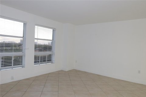 Copropriété à louer à Miami, Floride: 2 chambres, 95.22 m2 № 2004834 - photo 9