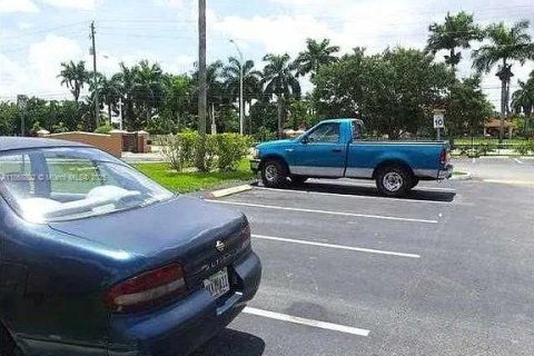 Condominio en venta en Hialeah, Florida, 2 dormitorios, 97.55 m2 № 1922892 - foto 13