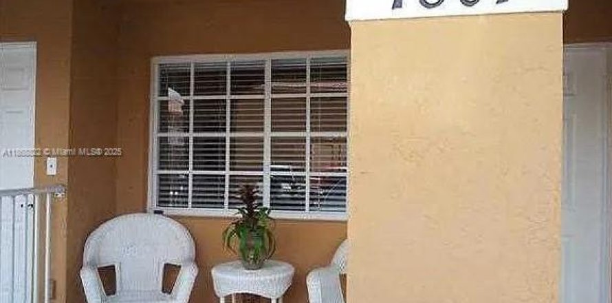Condominio en Hialeah, Florida, 2 dormitorios № 1922892