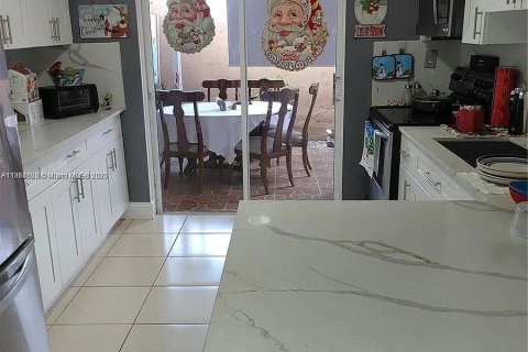 Condominio en venta en Hialeah, Florida, 2 dormitorios, 97.55 m2 № 1922892 - foto 4