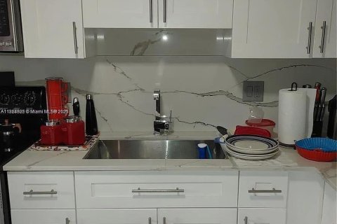 Condominio en venta en Hialeah, Florida, 2 dormitorios, 97.55 m2 № 1922892 - foto 6