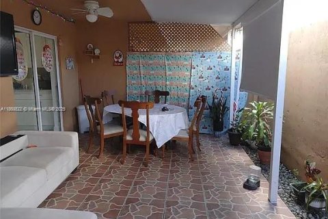 Condominio en venta en Hialeah, Florida, 2 dormitorios, 97.55 m2 № 1922892 - foto 8