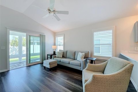House in The Villages, Florida 2 bedrooms, 90.95 sq.m. № 2149728 - photo 13